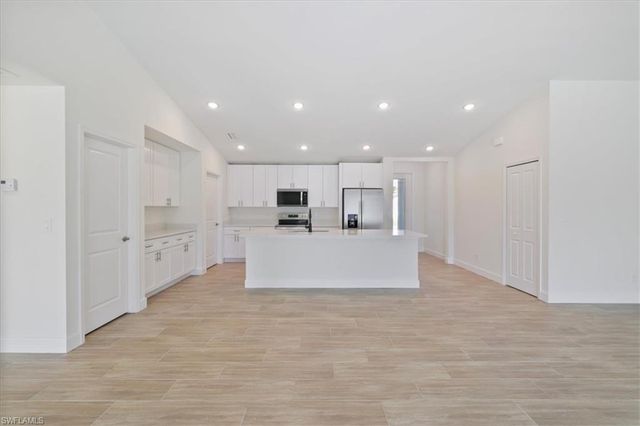 1432 SE 12th ST, Cape Coral, FL 33990