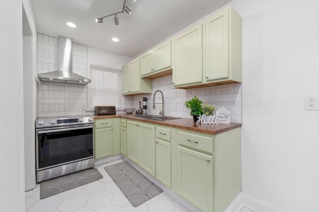 1732 E 24th St N, Wichita, KS 67219