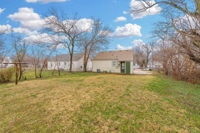 1732 E 24th St N, Wichita, KS 67219