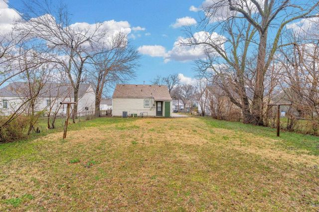 1732 E 24th St N, Wichita, KS 67219