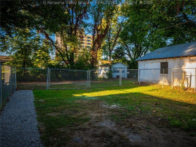 811 7th Street, Charleston, WV 25302