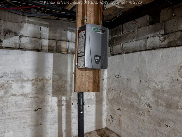 811 7th Street, Charleston, WV 25302