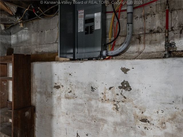 811 7th Street, Charleston, WV 25302