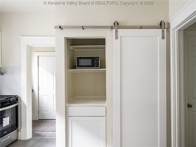 811 7th Street, Charleston, WV 25302