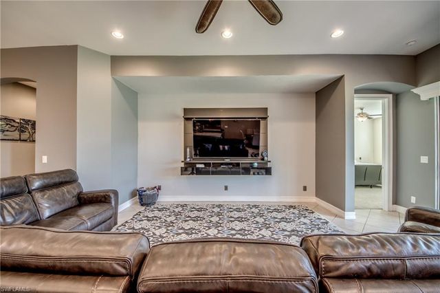 13110 Silver Thorn LOOP, North Fort Myers, FL 33903