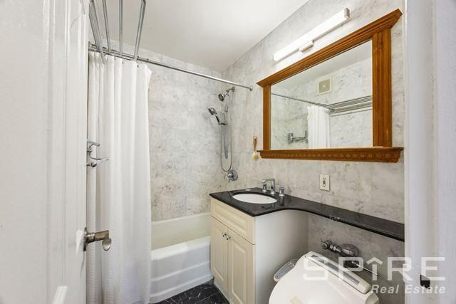 3425 150th Pl Apt 3E, New York City, NY 11354