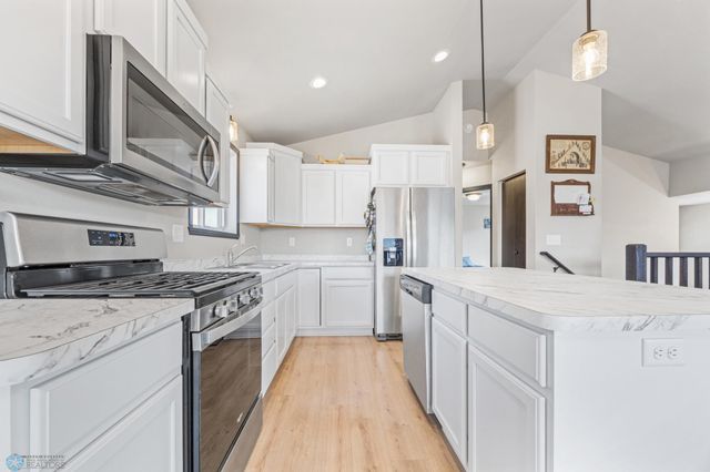 6718 69th Avenue S, Horace, ND 58047