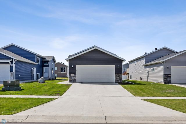 6718 69th Avenue S, Horace, ND 58047