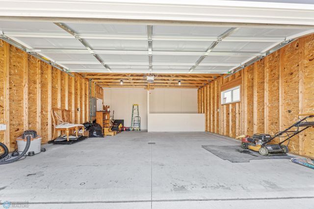 6718 69th Avenue S, Horace, ND 58047