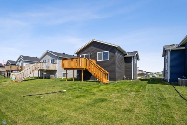 6718 69th Avenue S, Horace, ND 58047