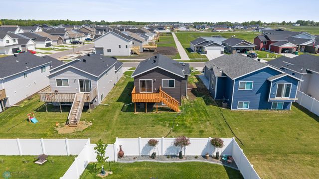 6718 69th Avenue S, Horace, ND 58047