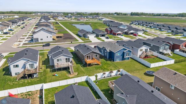 6718 69th Avenue S, Horace, ND 58047