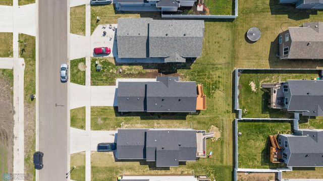 6718 69th Avenue S, Horace, ND 58047