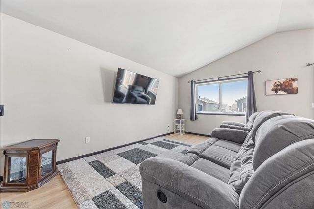 6718 69th Avenue S, Horace, ND 58047