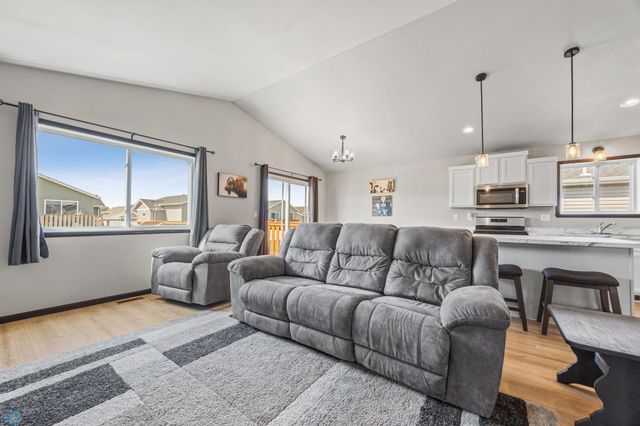 6718 69th Avenue S, Horace, ND 58047