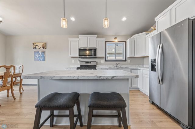 6718 69th Avenue S, Horace, ND 58047