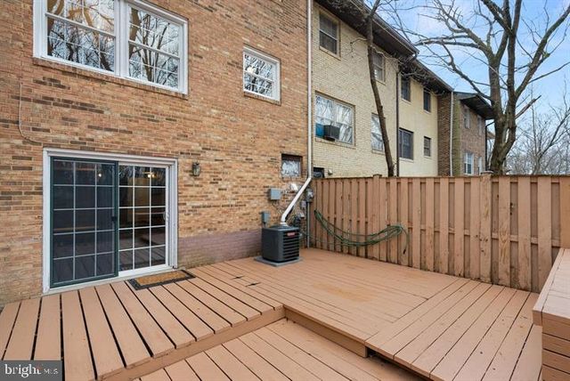 14895 LAMBETH SQ, Centreville, VA 20120