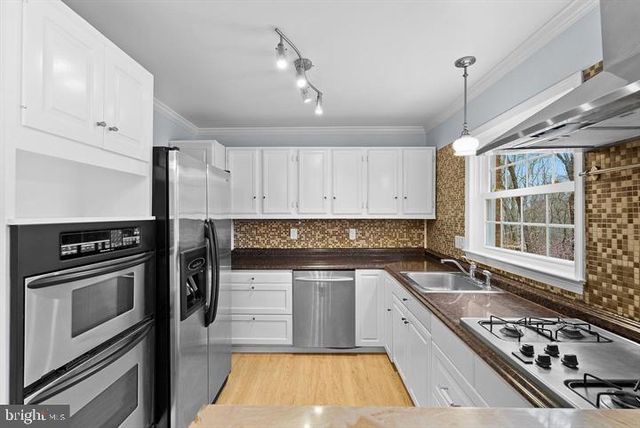 14895 LAMBETH SQ, Centreville, VA 20120