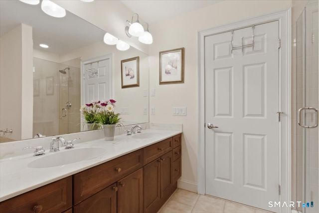 21 Crestview Lane 21, Danbury, CT 06810