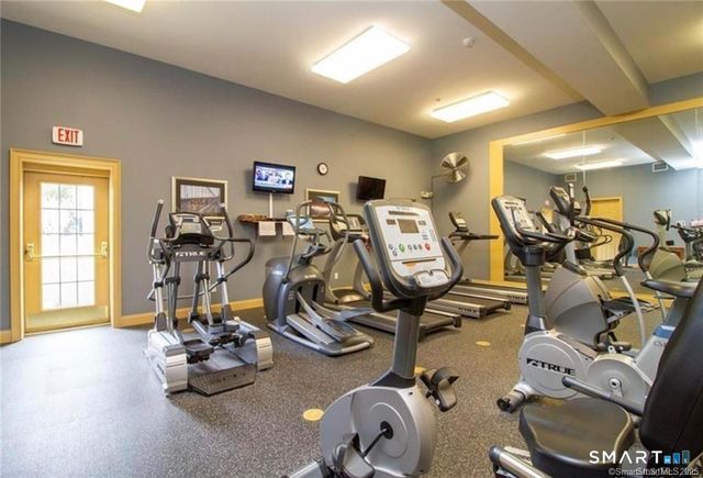 21 Crestview Lane 21, Danbury, CT 06810