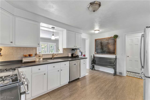 28405 Lincoln Road, Bay Village, OH 44140