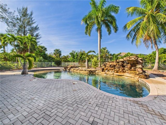16700 Wisteria DR, Fort Myers, FL 33908