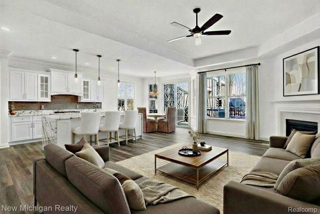 13183 Harbor Landings Drive 103, Fenton Charter Township, MI 48430