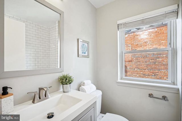 325 17TH ST SE, Washington, DC 20003