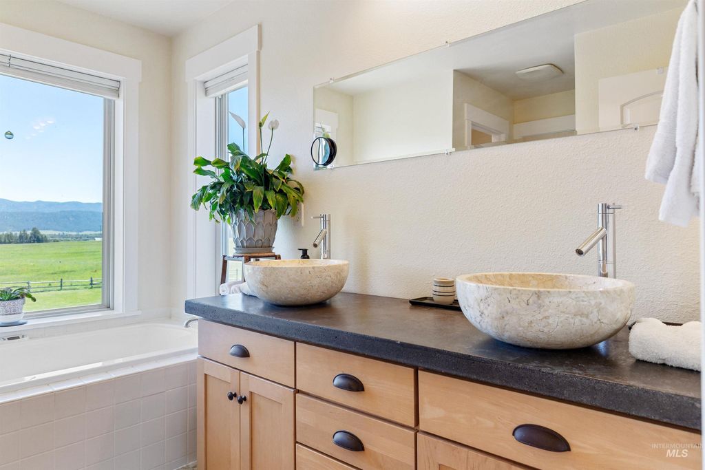 610 Cabarton Rd, Cascade, ID 83611 photo 34