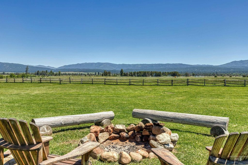 610 Cabarton Rd, Cascade, ID 83611 photo 9