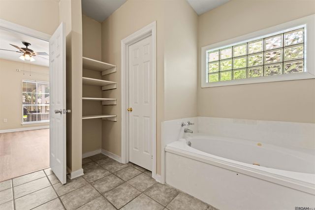 5535 Ducros Dr, Baton Rouge, LA 70820
