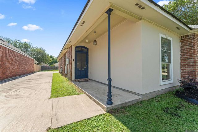 5535 Ducros Dr, Baton Rouge, LA 70820
