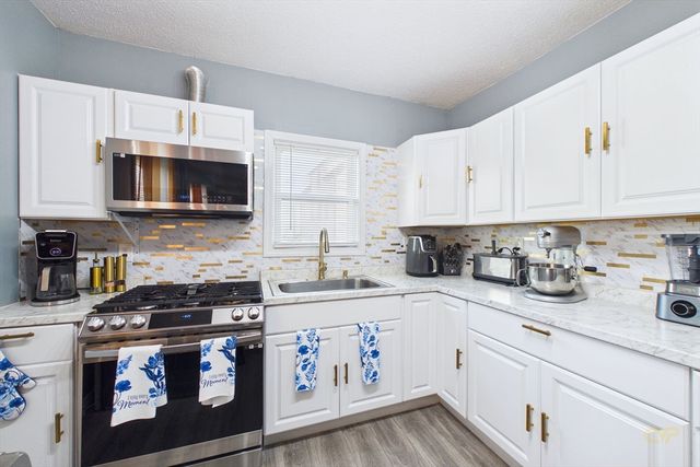 10 Ashley St, New Bedford, MA 02744