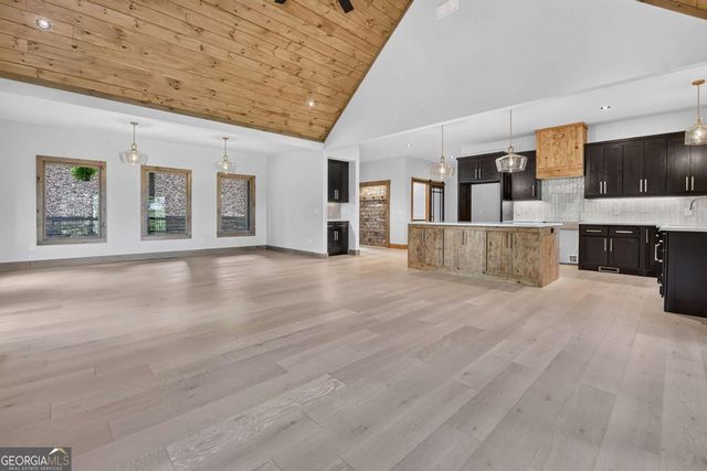 1729 Barnes Chapel Road, Blue Ridge, GA 30513