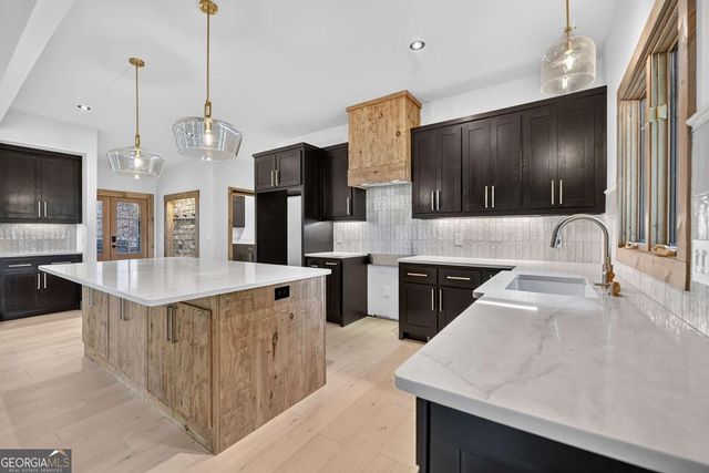 1729 Barnes Chapel Road, Blue Ridge, GA 30513