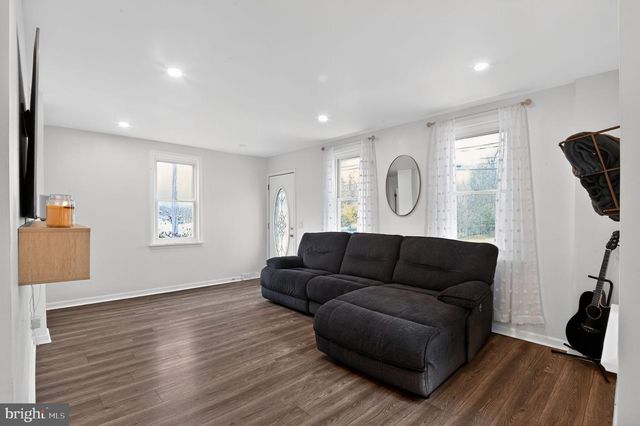 255 WASHINGTON AVE, Williamstown, NJ 08094