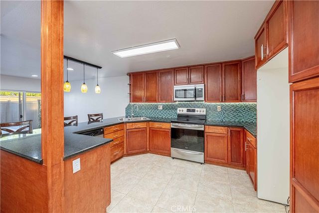 10055 Larwin 3, Chatsworth, CA 91311