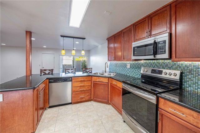 10055 Larwin 3, Chatsworth, CA 91311