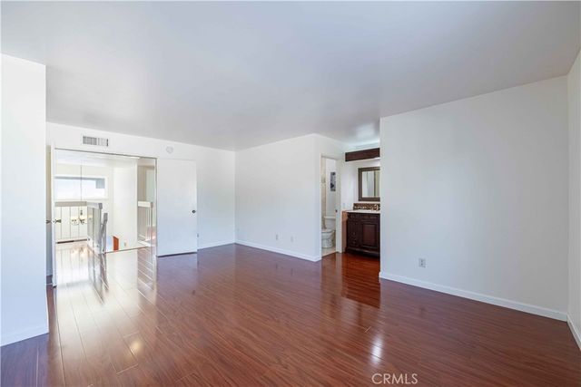 10055 Larwin 3, Chatsworth, CA 91311