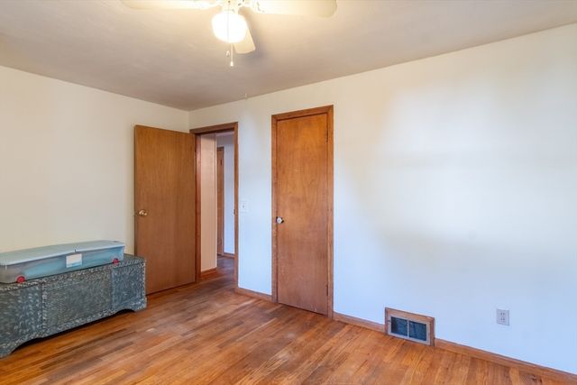 21 Meadowlark Ln, Springfield, MA 01119
