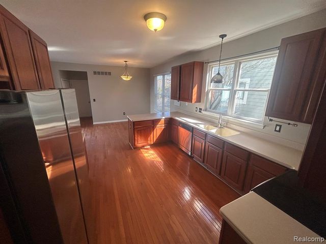 42567 Whitman Way, Novi, MI 48377