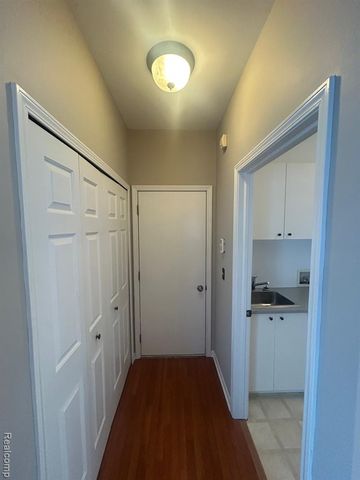 42567 Whitman Way, Novi, MI 48377