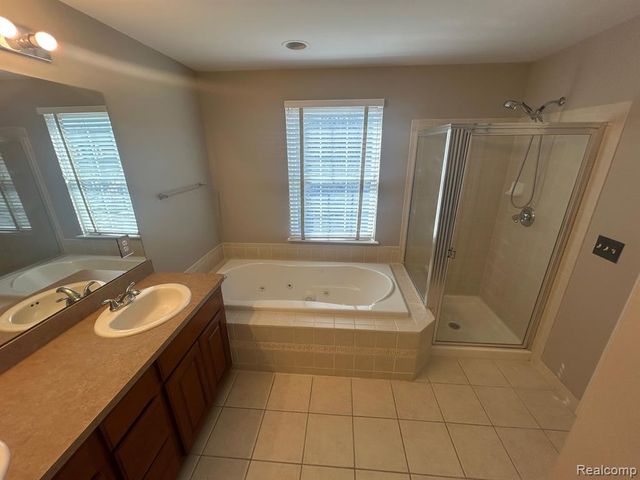 42567 Whitman Way, Novi, MI 48377