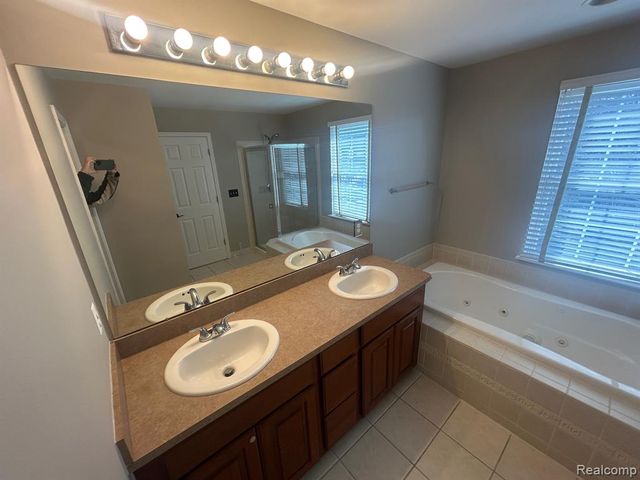 42567 Whitman Way, Novi, MI 48377