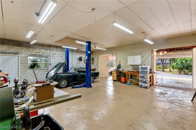 3675 1st AVE NW, Naples, FL 34120