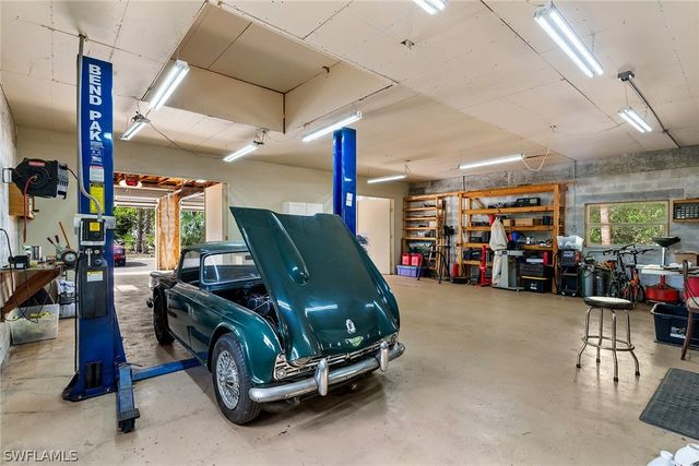 3675 1st AVE NW, Naples, FL 34120