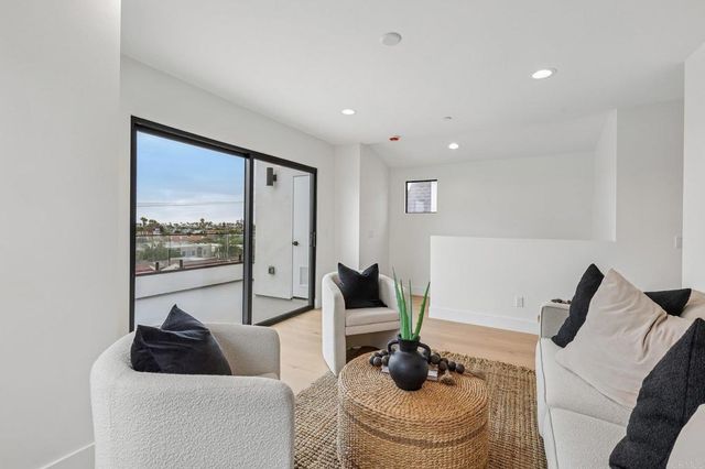 4064 4066 Haines Street, San Diego, CA 92109