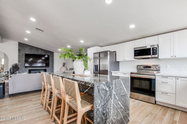 10500 N Oldfather Drive, Tucson, AZ 85742