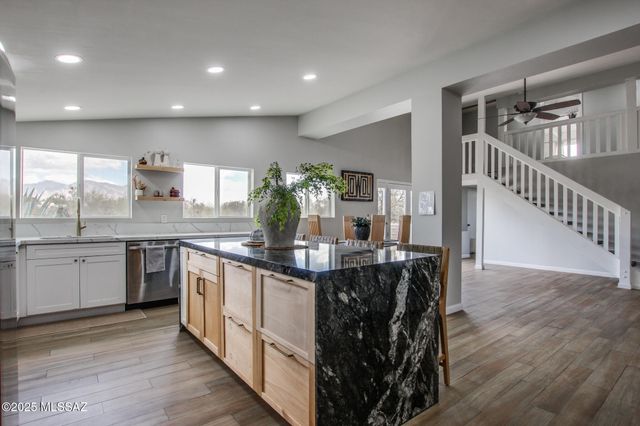 10500 N Oldfather Drive, Tucson, AZ 85742