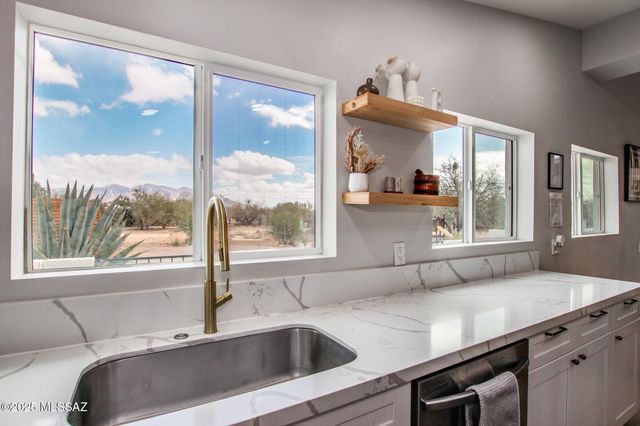 10500 N Oldfather Drive, Tucson, AZ 85742